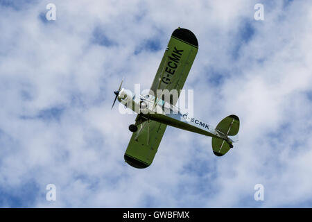 Piper PA-18-150 Super Cub G-ECMK en vol à Breighton Airfield Banque D'Images