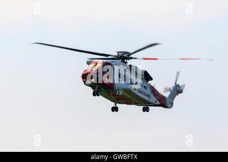 Sikorsky S92A G-MCGH UK Coastguard en vol à l'Aérodrome de Coates Nord Banque D'Images