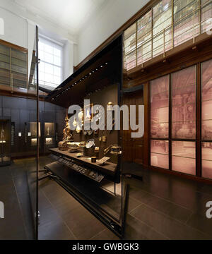 Vitrine en losange galerie. Waddesdon Legs Gallery au British Museum, Londres, Royaume-Uni. Architecte : Stanton Banque D'Images