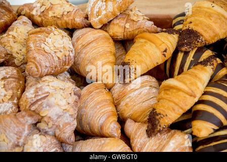 Les biscuits frais croissants pâtisseries moelleuses Banque D'Images