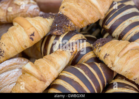 Les biscuits frais croissants pâtisseries moelleuses Banque D'Images