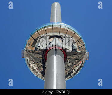 Vue détaillée de pod de i360 en dessous. JE360, Brighton, Royaume-Uni. Architecte : Marks Barfield Architects, 2016. Banque D'Images