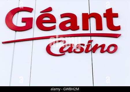 Geant Casino logo sur une façade Banque D'Images