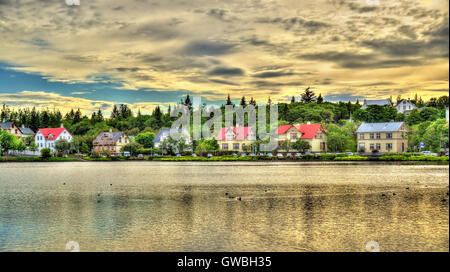 Avis de Tjornin Lake dans le centre de Reykjavik - Islande Banque D'Images