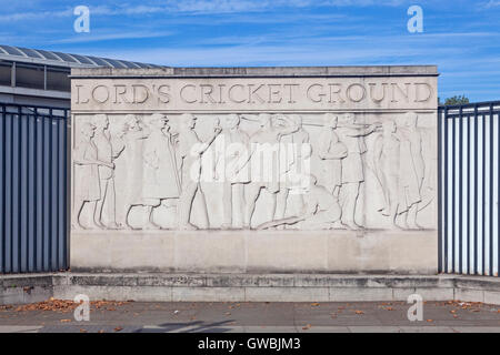 Londres St John's Wood Un mur célébrant les matchs de cricket de Lord's Cricket Ground Banque D'Images