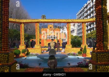 La fête du citron dans la ville française de Menton est en février de chaque année. Banque D'Images