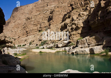 Wadi Shab, Sur, Oman. Wadi Shab est sans doute l'un des plus belles destinations en Oman. Au-delà de l'entrée à couper le souffle, le Banque D'Images