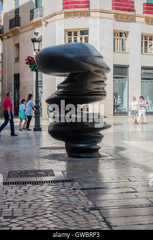 Sculpteur britannique Tony Cragg, Points de vue 'travail' est un morceau de l'art public sur la pièce à l'intersection de la Calle Lario Banque D'Images