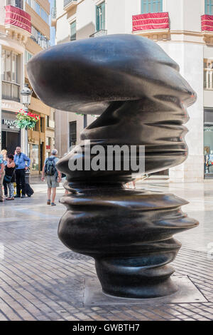 Sculpteur britannique Tony Cragg, Points de vue 'travail' est un morceau de l'art public sur la pièce à l'intersection de la Calle Lario Banque D'Images