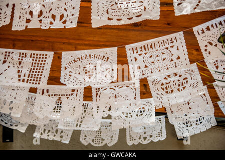 Bannière en papier tissu, décoration de mariage papel picado. Banque D'Images