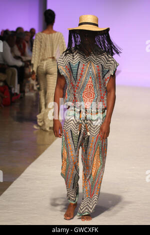 Londres, Royaume-Uni - 10 Septembre : Le AAugust est présenté à l'Africa Fashion Week de Londres. © David Mbiyu/Alamy Live News Banque D'Images