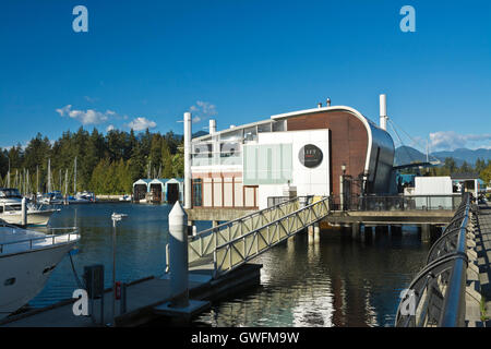 Ascenseur, bar et restaurant-grill situé dans l'Ouest de Bayshore Marina dans le centre-ville de Vancouver. Dans la région de Coal Harbour, près de Stanley Park. Banque D'Images