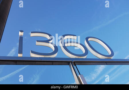 Brighton, UK. 13 Sep, 2016. La British Airways j360 Tour d'observation sur le front de mer de Brighton est fermée au public aujourd'hui en raison de problèmes techniques sur un beau matin ensoleillé . L'attraction touristique i360 a été rompu à deux reprises au cours des derniers jours après seulement s'ouvrir le 4 août de cette année et les problèmes sont en cours d'étude par les ingénieurs Photo prise par : Simon Dack/Alamy Live News Banque D'Images