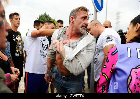 Tordesillas, Espagne. 13 Septembre, 2016. Protestations sur le "Toro de la Vega" bull spearing festival à Tordesillas, près de Valladolid, en Espagne, le mardi, 13 Septembre, 2016. Gtres más información : crédit en ligne Comuniación,S.L./Alamy Live News Banque D'Images