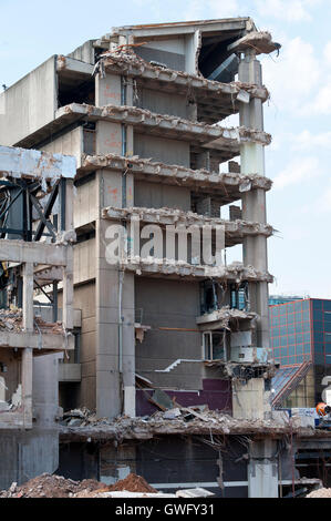 Chamberlain Square, Birmingham, West Midlands, Royaume-Uni. 13 septembre 2016. En temps sec chaud Chamberlain Square, Birmingham pour l'immense redevelopement de paradis (anciennement Paradise Circus) à Birmingham, West Midlands, Royaume-Uni. Credit : Graham M. Lawrence/Alamy Live News. Banque D'Images