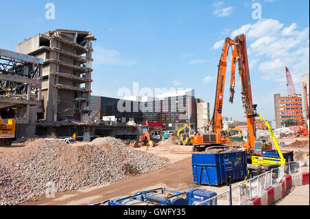 Chamberlain Square, Birmingham, West Midlands, Royaume-Uni. 13 septembre 2016. En temps sec chaud Chamberlain Square, Birmingham pour l'immense redevelopement de paradis (anciennement Paradise Circus) à Birmingham, West Midlands, Royaume-Uni. Credit : Graham M. Lawrence/Alamy Live News. Banque D'Images