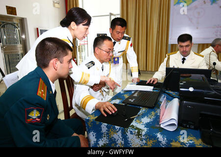 Shanghai, la province chinoise du Guangdong. 13 Sep, 2016. Chinois et Russe de la marine participent d'une foret naval de Zhanjiang, Province du Guangdong en Chine du sud, le 13 septembre 2016. La Chine et la Russie ont commencé 'Joint' 2016 Mer forer au large de la province de Guangdong dans le sud de la mer de Chine mardi. Credit : Zha Chunming/Xinhua/Alamy Live News Banque D'Images