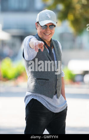 Stuttgart, Allemagne. 12 Sep, 2016.-dpa - Exclusif Singer Peter Schilling photographié à côté du Kunstmuseum Art Museum à Stuttgart, Allemagne, 12 septembre 2016. PHOTO : SILAS STEIN/DPA/Alamy Live News Banque D'Images