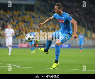 Kiev, Ukraine. 13 Septembre, 2016. Arkadiusz Milik italien de la Ligue des Champions FC Naples pendant le Groupe B match de football contre Dynamo Kiev au stade national Olympiyskiy à Kiev, Ukraine, le mardi, 13 septembre 2016. ( Photo/Andrey Lukatsky) Crédit : Andrey Lukatsky/Alamy Live News Banque D'Images