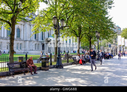 Belfast, en Irlande du Nord, le 14 septembre 2016. Météo France : Belfast est traitée à un nombre inhabituellement chaud et ensoleillé jour Septembre avec la température autour de 21C. Crédit : J Orr/Alamy Live News Banque D'Images