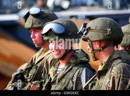 Shanghai, la province chinoise du Guangdong. 14Th Sep 2016. La marine russe prendre part à un exercice naval de Zhanjiang, Province du Guangdong en Chine du sud, le 14 septembre 2016. La Chine et la Russie ont commencé 'Joint' 2016 Mer forer au large de la province de Guangdong dans le sud de la mer de Chine mardi. L'exercice se poursuivra jusqu'au 19 septembre, avec des navires de surface de la marine, sous-marins, des avions, des hélicoptères, des blindés amphibies et marines de l'équipement. Credit : Zha Chunming/Xinhua/Alamy Live News Banque D'Images