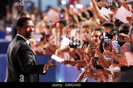 L'Italie, Lido di Venezia, 10 Septembre 2016 : Denzel Washington au tapis rouge du film 'The Magnificent Seven ', directeur Banque D'Images