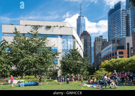 Musée du patrimoine juif - Une mémoire vivante de l'holocauste, et Freedom Tower, NYC Banque D'Images