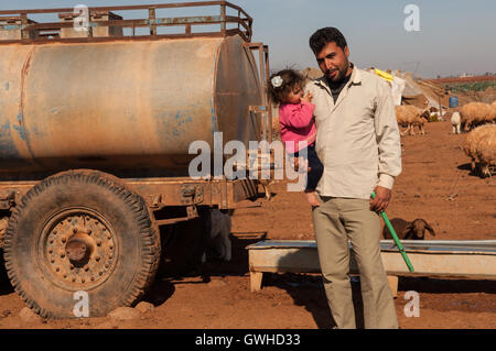 Les travailleurs agricoles syriens lutte contre la sécheresse et le changement climatique Banque D'Images