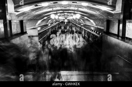 Les droits de circulation pédestre dans métro de Moscou. Banque D'Images