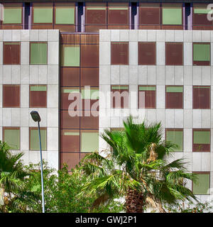 Barcelone, Espagne - 31 juillet 2016 : façade de bâtiment d'affaires moderne à Barcelone, Espagne Banque D'Images