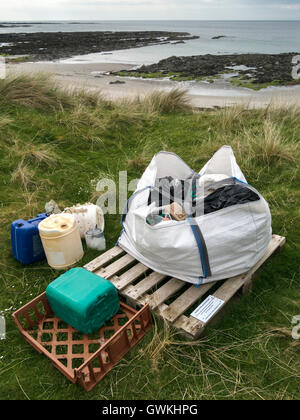 Point de collecte des déchets marins par plage, plaide Mhor, Ardskenish, à l'île de Colonsay, Ecosse, Royaume-Uni. Banque D'Images