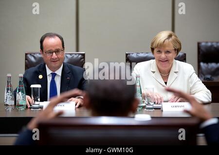 Président américain Barack Obama rencontre le président français François Hollande et la Chancelière allemande Angela Merkel à l'Hangzhou International Expo Center pendant le sommet du G20 5 septembre 2016 à Hangzhou, Chine. Banque D'Images