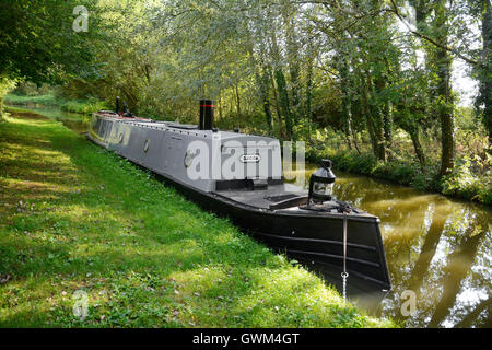 Remorqueur à vapeur 'Pilote', l'un des trois utilisé pour tirer une chaîne de bateaux à travers les tunnels Blisworth Braunston et à la fin des années 1800. Il était équipé d'un brise-glace et coque renforcée est vu ici à l'Grand Union Canal à Welford. Banque D'Images