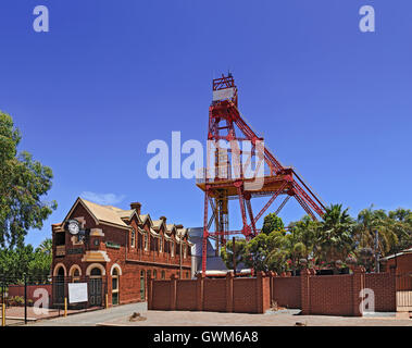 Bâtiment historique et de l'industrie de l'équipement minier tower à Kalgoorlie boulder tour régional de l'ouest de l'Australie. Boom minier Banque D'Images