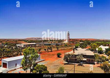 Vue aérienne de la ville de Kalgoorlie rochers dans l'ouest de l'Australie - l'extraction de minerai d'or à creuser de règlement à partir de la plus grande mine à ciel ouvert Banque D'Images