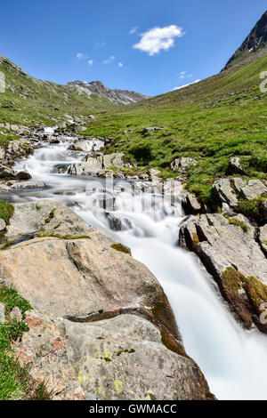 Ruisseau de montagne alpin Banque D'Images