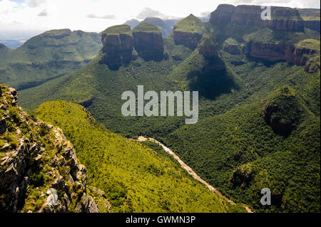 Les Trois Rondavels dans le Blyde River Canyon en Afrique du Sud. Le canyon forme la partie nord de l'escarpement du Drakensberg. Banque D'Images