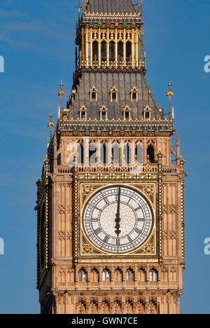 L'horloge de Big Ben, à 18h, les Maisons du Parlement, Londres, Angleterre, Royaume-Uni Banque D'Images