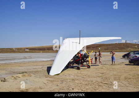 La Russie, Veselovka - septembre 6, 2016 : grève sur le lac salé. La préparation pour le vol Banque D'Images