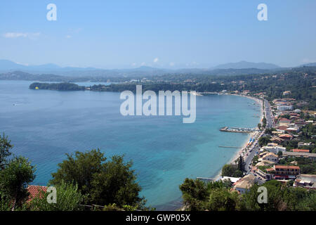 Vue panoramique de la Baie d'Ipsos Corfou Grèce Îles Ioniennes Banque D'Images