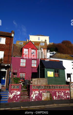 Maisons colorées sur Rock-A-Nore Road, Old Town, Hastings, East Sussex, Angleterre, ROYAUME-UNI Banque D'Images