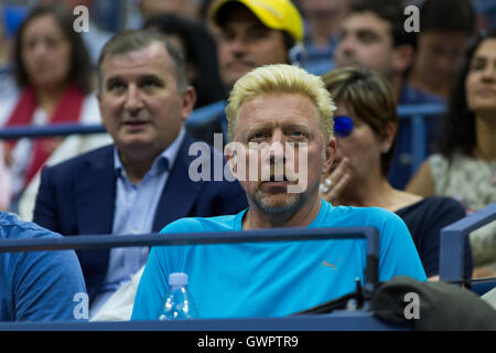 Boris Becker, Novak Djokovic (SRB) Entraîneur de l'US Open 2016 montres finale chez les hommes Banque D'Images