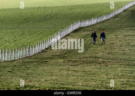 Les gens autour de Beacon Firle, Parc National des South Downs, East Sussex, England, UK Banque D'Images