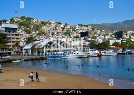 Plage Playa Tlacopanocha à Acapulco, Mexique Banque D'Images