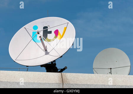 Antenne satellite sur le dessus du Kent House, siège de la chaîne de télévision britannique ITV. Banque D'Images