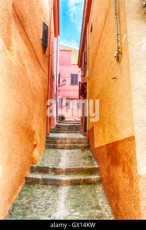 L'allée magnifique vieille ville de Castelsardo - Sardaigne - Italie Banque D'Images