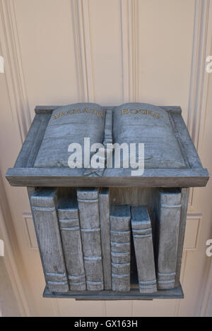 Boite aux lettres à une librairie dans Alfriston village. East Sussex. L'Angleterre. UK Banque D'Images