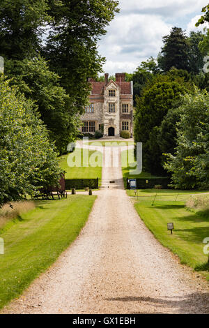 Le lecteur à Chawton House et bibliothèque, Chawton, Hampshire, Royaume-Uni Banque D'Images