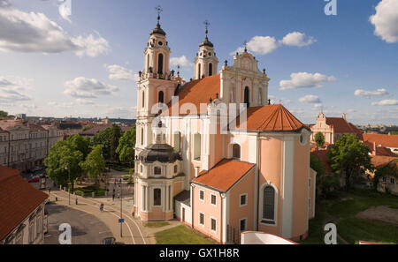 Vue aérienne. Belle ensoleillée shot de Sainte Catherine (Kotrynos) Église de Vilnius, capitale de la Lituanie Banque D'Images