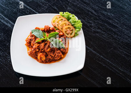 Crevettes épicées khmère traditionnelle cambodgienne amok curry Banque D'Images